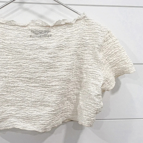 Urban Outfitters Off-White Wrinkle Crop Top Size Medium - Picture 7 of 9